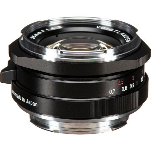 Distributor Lensa dan Aksesoris Fotografi Digital Pratama Retailindo Voigtlander Nokton Classic 35mm f1.4 II SC Lens