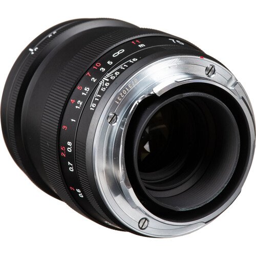 Voigtlander Ultron 75mm f1.9 Lens (Multicoated, Matte Black)