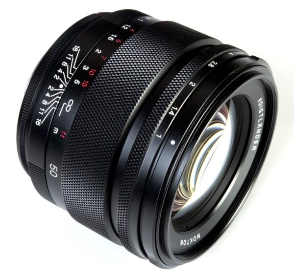 Voigtlander Lens 50mm F1.0 RF Mount Nokton for Canon RF Lensa Kamera