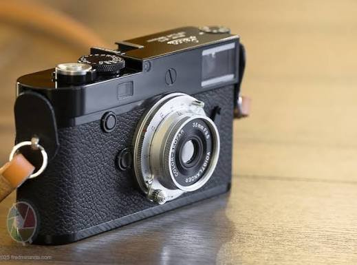 Voigtlander Lens 35mm f3.5 VM Color Skopar for Leica M - Mount