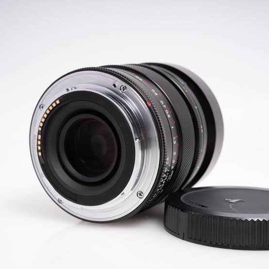 Distributor Lensa dan Aksesoris Fotografi Digital Pratama Retailindo Voigtlander Lens 40mm f1.2 RF-Mount Nokton for Canon RF - Lensa Kamera