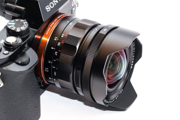 Distributor Lensa dan Aksesoris Fotografi Digital Pratama Retailindo Voigtlander Lens 10mm f5.6 E-Mount Heliar-Hyper Wide for Sony E-mount - Lensa Fixed Manual Fokus
